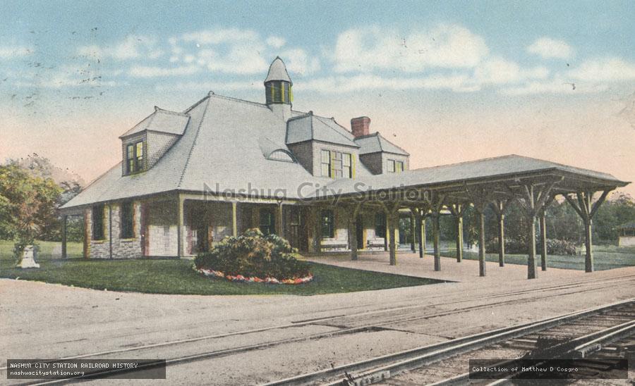 Postcard: Hotel Champlain Railroad Station, Bluff Point, New York